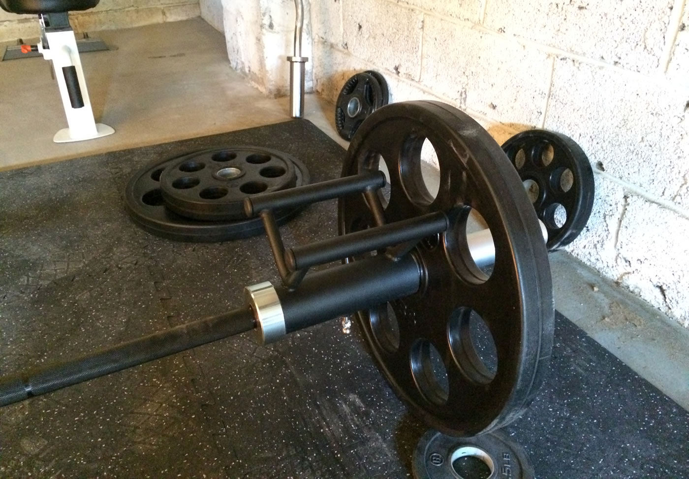 Home gym - CFF landmine double d olympic bar rowing attachment.