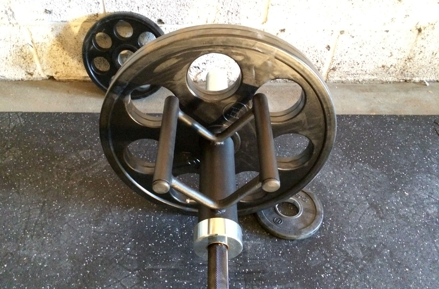 Home gym - CFF landmine double d olympic bar rowing attachment.